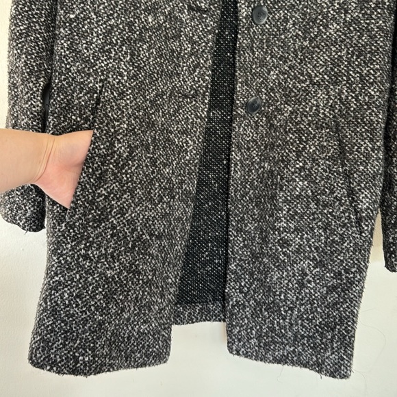 Coat ✨ - Picture 2 of 5